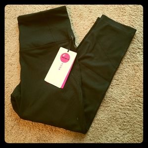 NWT Yogalicious Black Capris Sz M